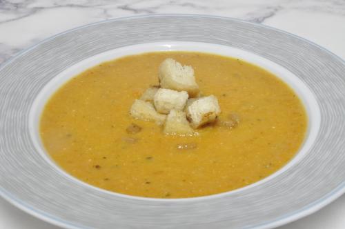 Polévka z pečené mrkve s krutony na slanince  – Snadné Česko recept, zvládnete za 30 - 45 minut